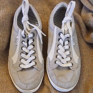 Taos Footwear White and Tan Sneakers Classic Low-Top Design